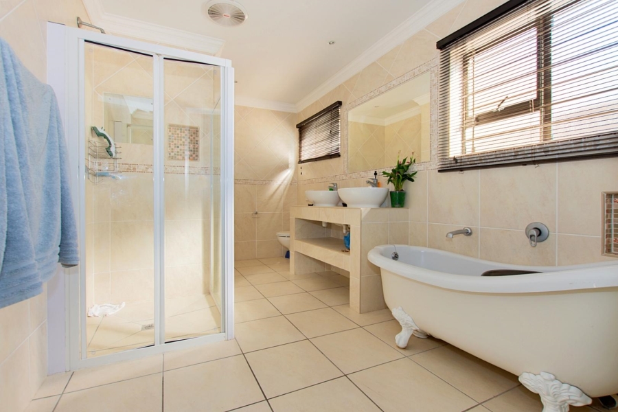 7 Bedroom Property for Sale in Middedorp Western Cape